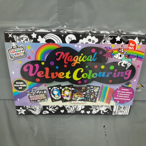 MAGICAL VELVET COLOURING CASE
