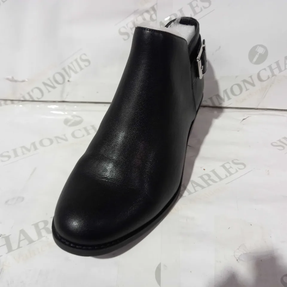 BOXED PAIR OF VIONIC MILLIE BOOTS IN BLACK UK SIZE 5
