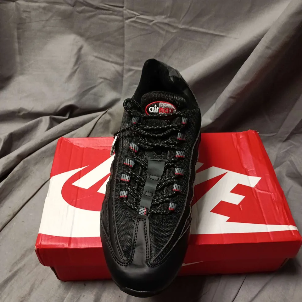 NIKE AIR MAX 95 TT - BLACK/RED MEN'S TRAINERS – UK SIZE 8