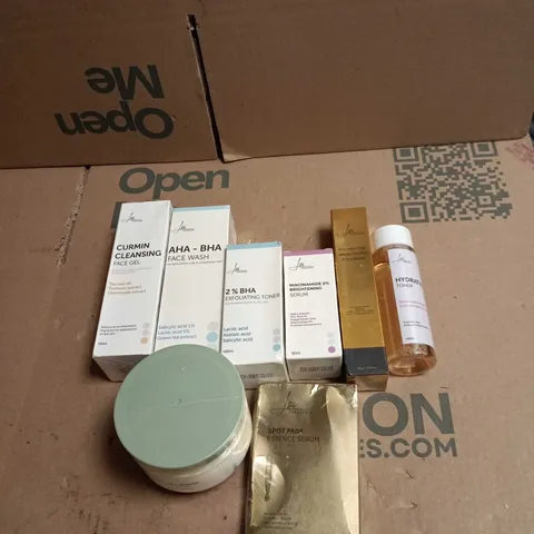 APPROXIMATELY 7 X ASSORTED JSI NATURALS COSMETIC ITEMS TO INCLUDE HYDRATING TONER, FACE GEL ETC