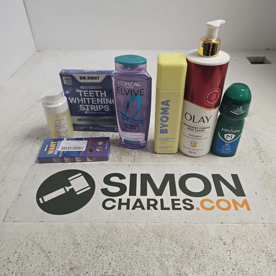 APPROXIMATELY 15 ASSORTED HEALTH & BEAUTY PRODUCTS TO INCLUDE BYOMA MILKY MOISTURE CLEANSER, OLAY FIRIMING BODY LOTION, MITCHUM ICE FRESH, ETC - COLLECTION ONLY