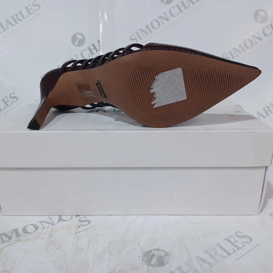 BOXED PAIR OF REISS DAPHNE SLINGBACK HEELS IN POMEGRANATE SIZE 6