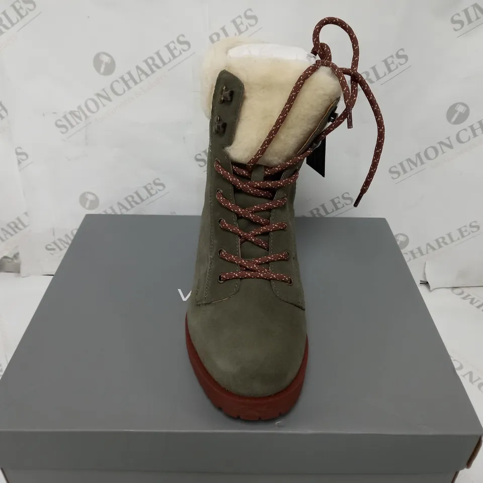 BOXED PAIR OF VIONIC ZOE HIKER OLIVE ANKLE BOOTS - SIZE 7