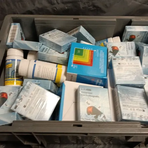 APPROXIMATELY 20 ASSORTED HOUSEHOLD ITEMS TO INCLUDE WRIST SPHYGMOMANOMETER, ADVANCED ELECTROMAGNETIC 