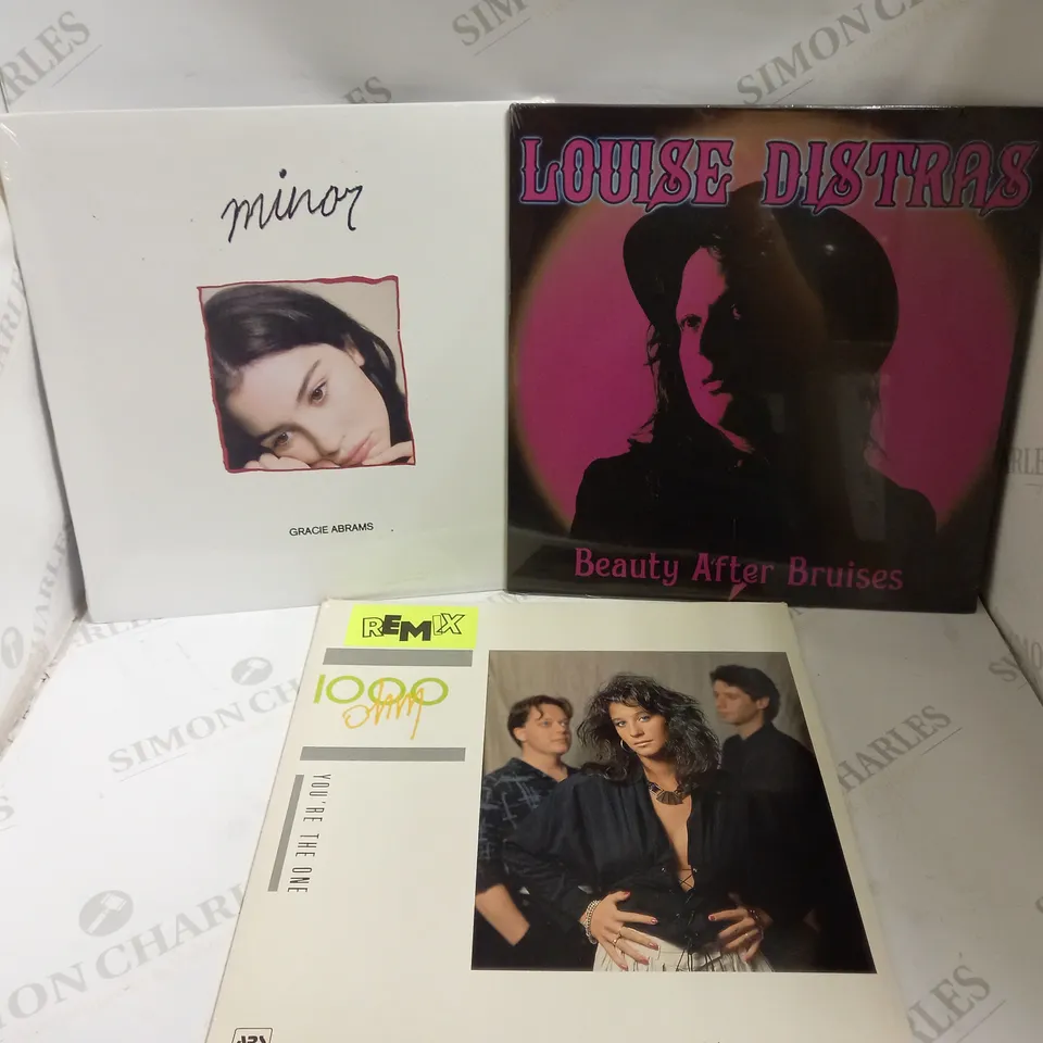 BOX OF APPROX 10 VINYLS INCLUDING 1000 OHM YOURE THE ONE, LOUISE DISTRAS AND GRACIE ADAMS