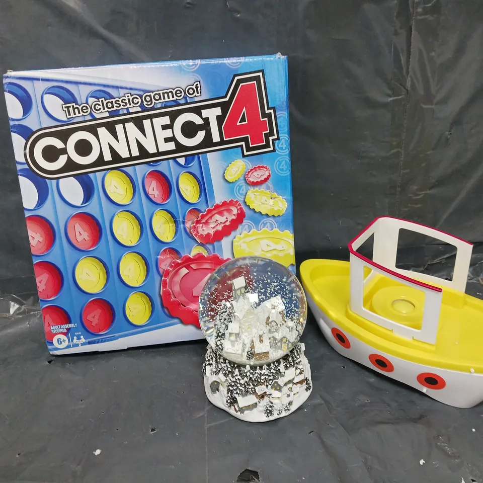 APPROXIMATELY 5 ASSORTED ITEMS TO INCKUDE CONNECT 4, SNOWGLOBE, BATH TOY, ETC