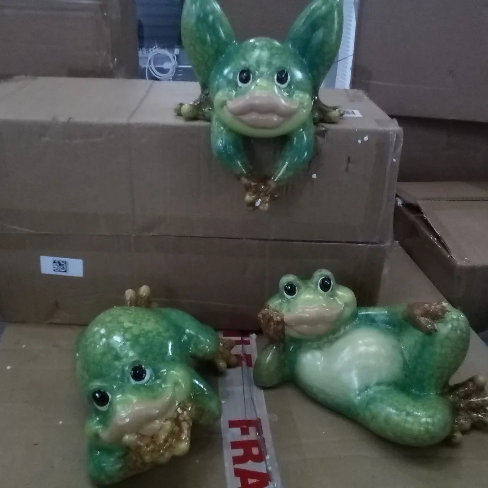 BOXED SET OF 3 GARDEN FROG FIGURES