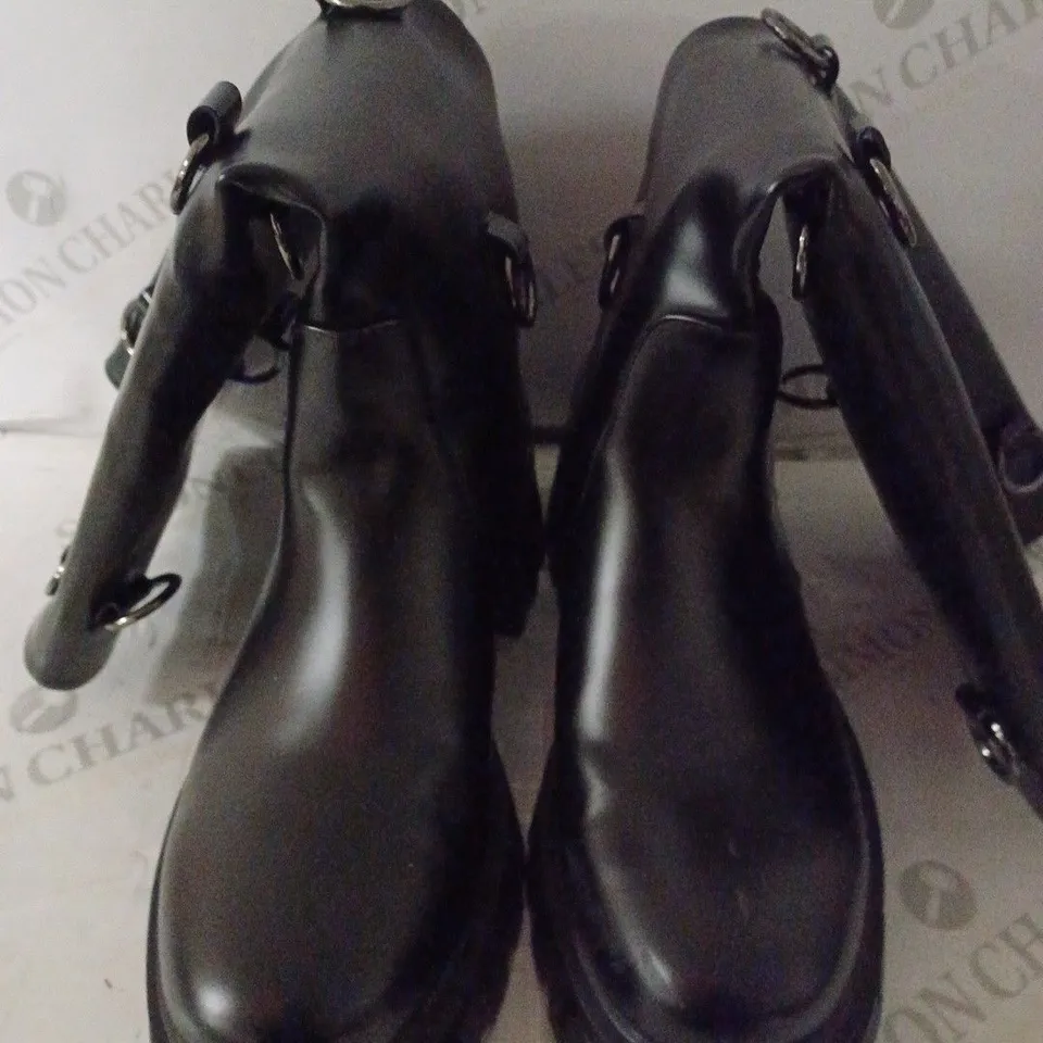 PAIR OF KOI WOMEN'S PLATFORM LONG BOOTS SIZE 9