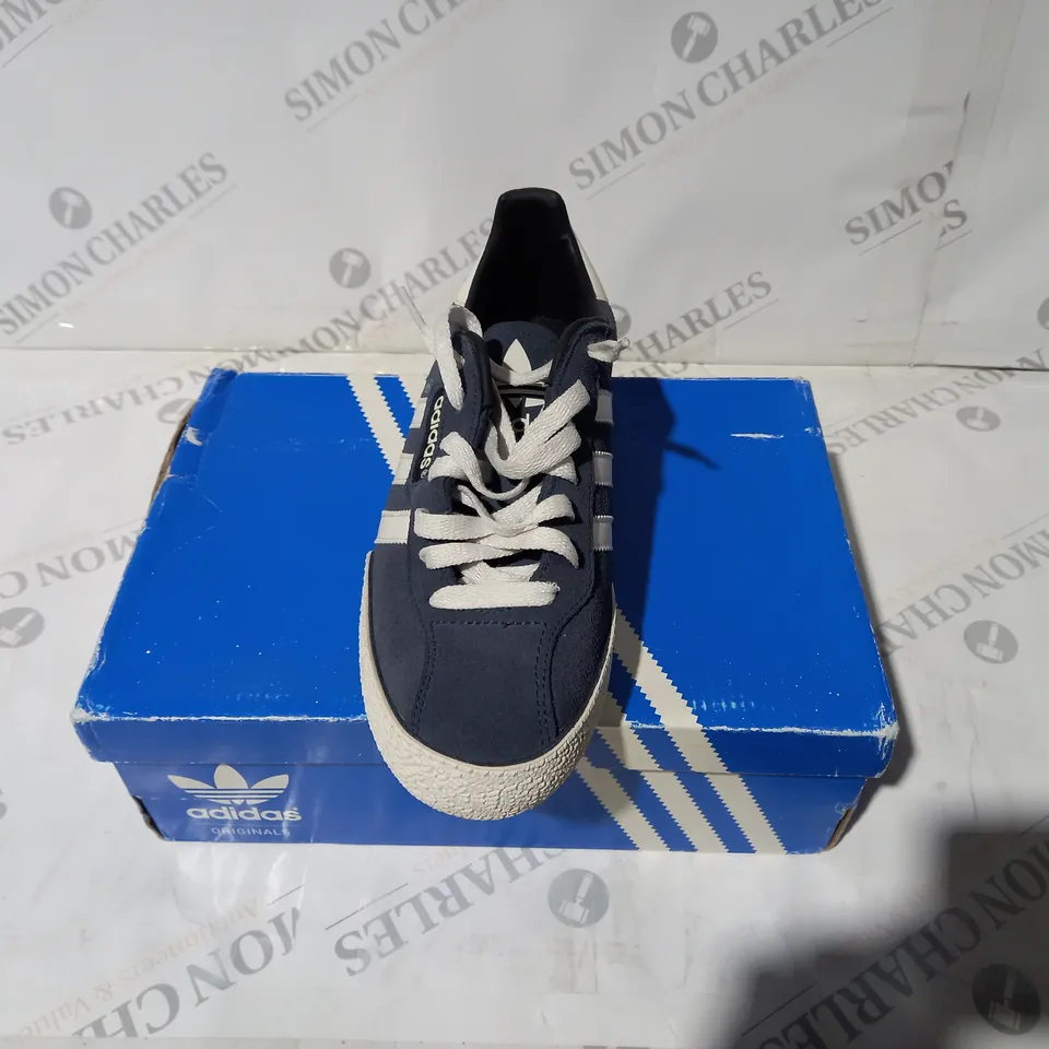 ADIDAS SAMBA BLUE SUEDE SIZE 4
