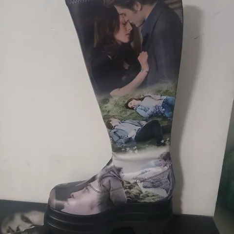 BOXED PAIR OF KOI TWILIGHT SAGA BEDWARD LONG BOOTS SIZE UK 3