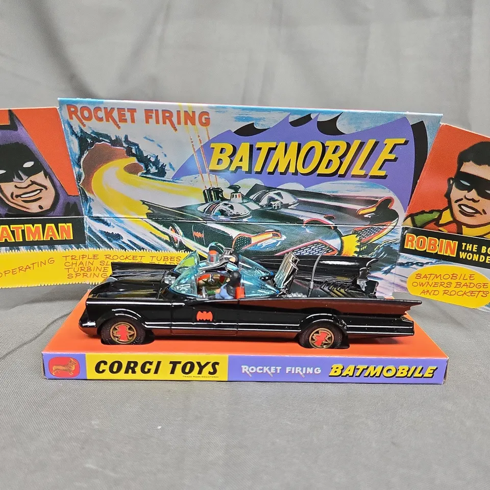 CORGI ROCKET FIRING - BATMOBILE WITH BATMAN AND ROBIN - 267