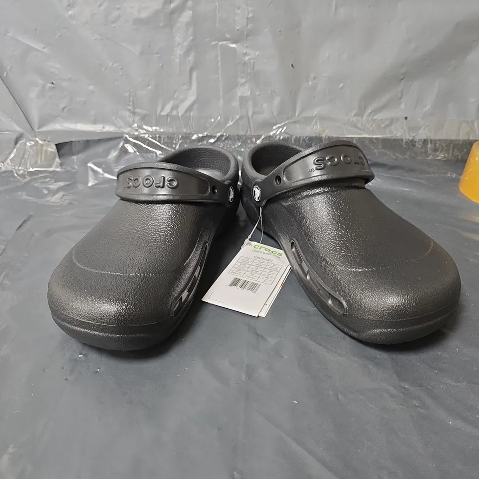 CROCS BISRTO WORK CLOGS - BLACK - SIZE M5 W6