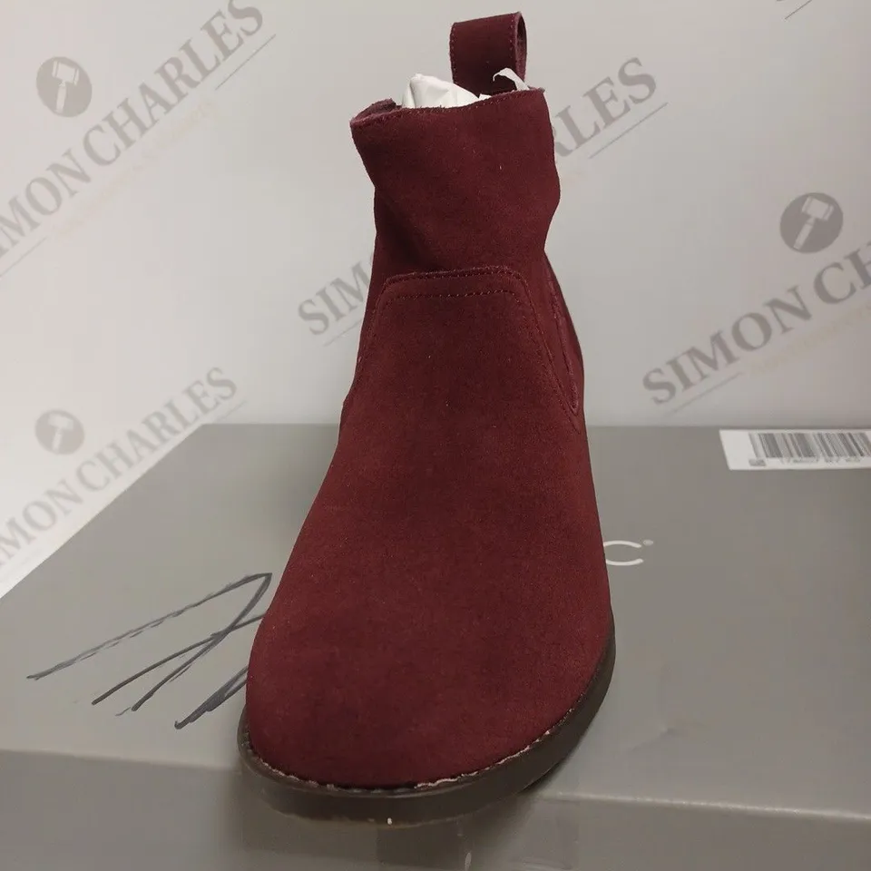 BOXED VIONIC VERA ANKLE BOOTS, BURGUNDY - SIZE 5