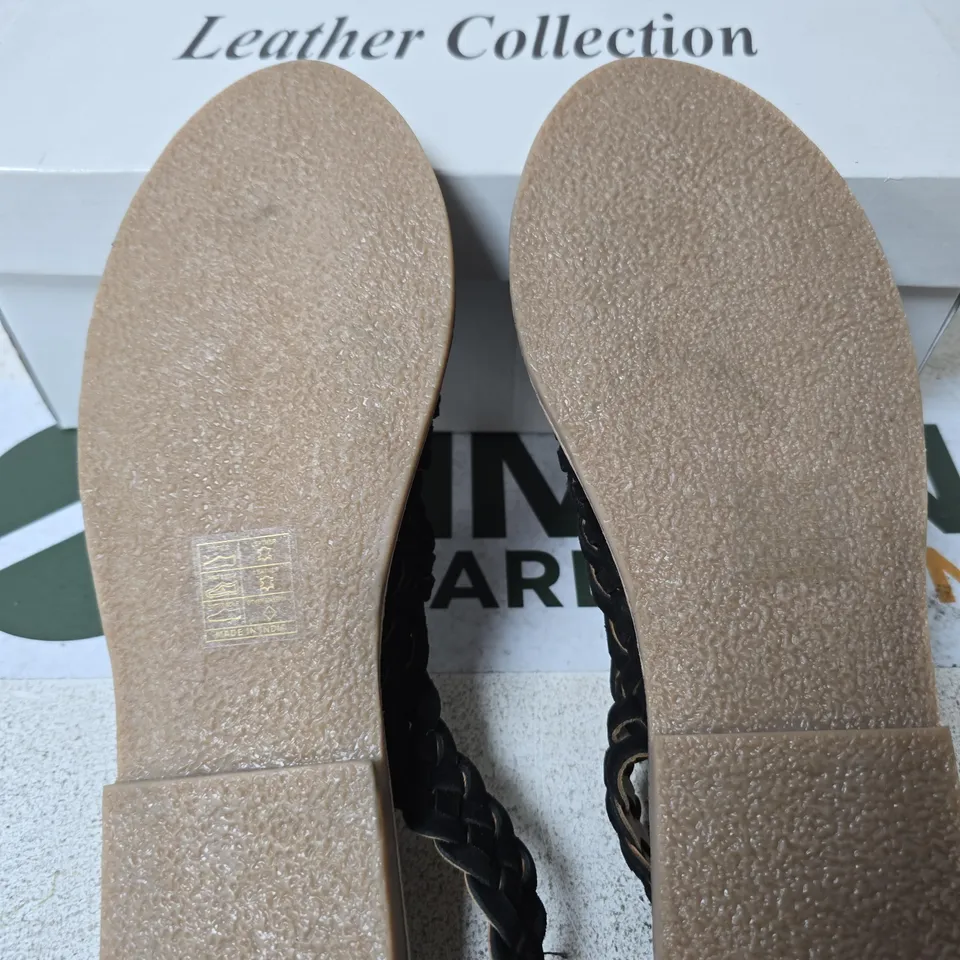 BOXED LEATHER COLLECTION WOVEN SANDALS, BLACK - SIZE 5