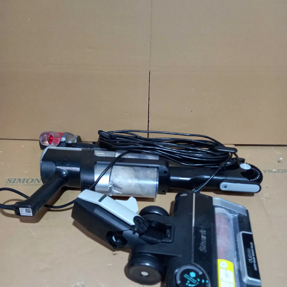 SHARK STRATOS ANTI HAIR WRAP PET PRO VACUUM CLEANER