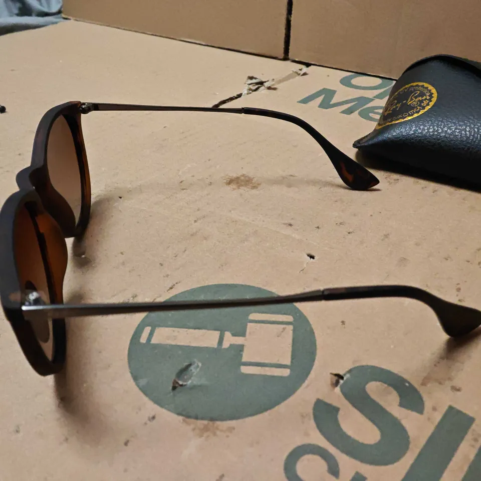 PAIR OF RAY BAN POLARISED BROWN FRAMED GLASSES IN CARRY CASE