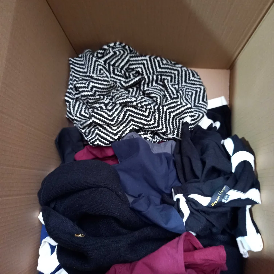 LOT OF APPROXIMATELY 15 ASSORTED CLOTHING ITEMS IN VARIOUS SIZES TO INCLUDE WOMEN IN CONTROL, FRANK USHER ETC