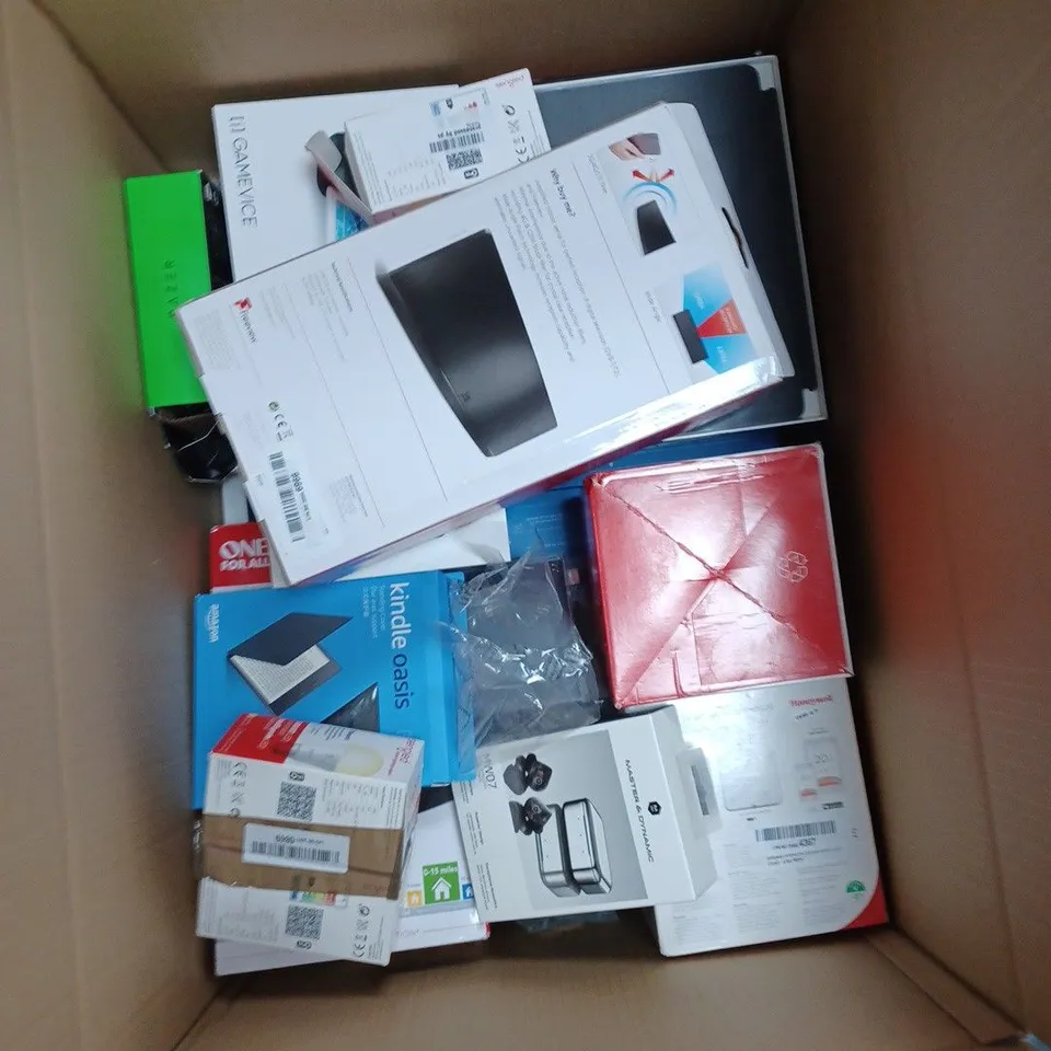 BOX OF ASSORTED ELECTRICAL ITEMS TO INCLUDE SPEAKERS, CONTROLLERS, MOUSE, HEADSETS ETC 