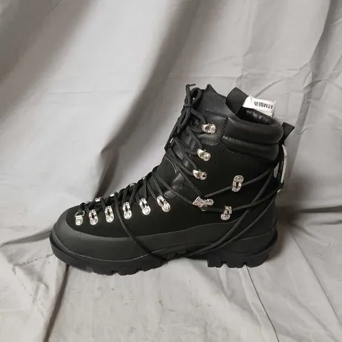 ATM BLACK HIKING BOOTS WITH METAL EYELETS SIZE 7