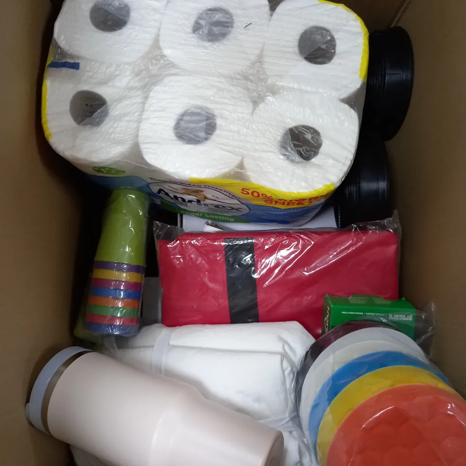 BOX OF APPROXIMATELY 15 ASSORTED ITEMS TO INCLUDE BIG CUP, FILTER, WRIST BRACE ETC