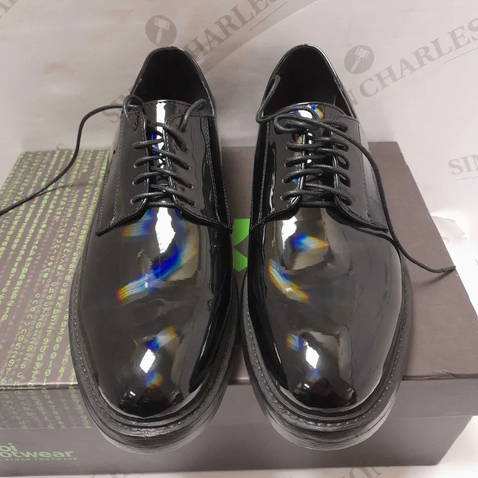 KOI PONTIFF SULYVAHN MEN'S HOLOGRAM BLACK SHOES - SIZE 9