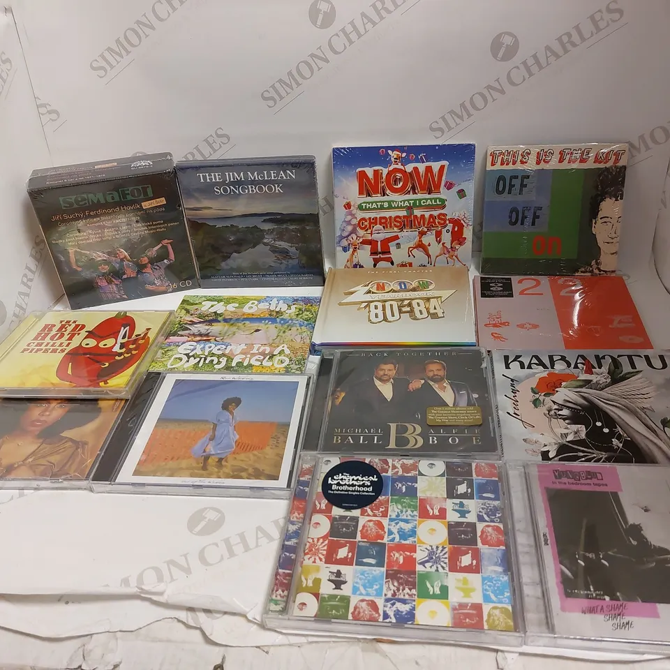 BOX OF ASSORTED CD'S TO INCLUDE RED HOT CHILLI PEPPERS, THE CHEMICAL BROTHERS AND YUNGBLUD