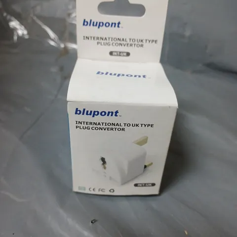 APPROXIMATELY 250 BLUPONT INTERNATIONAL TO UK TYPE PLUG CONVERTOR