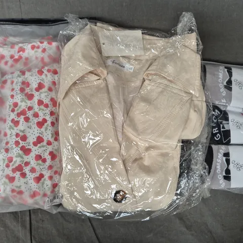 BOX OF APPROXIMATELY 20 ASSORTED CLOTHING AND FASHION ITEMS IN VARIOUS STYLES, SIZES, AND COLOURS - COLLECTION ONLY
