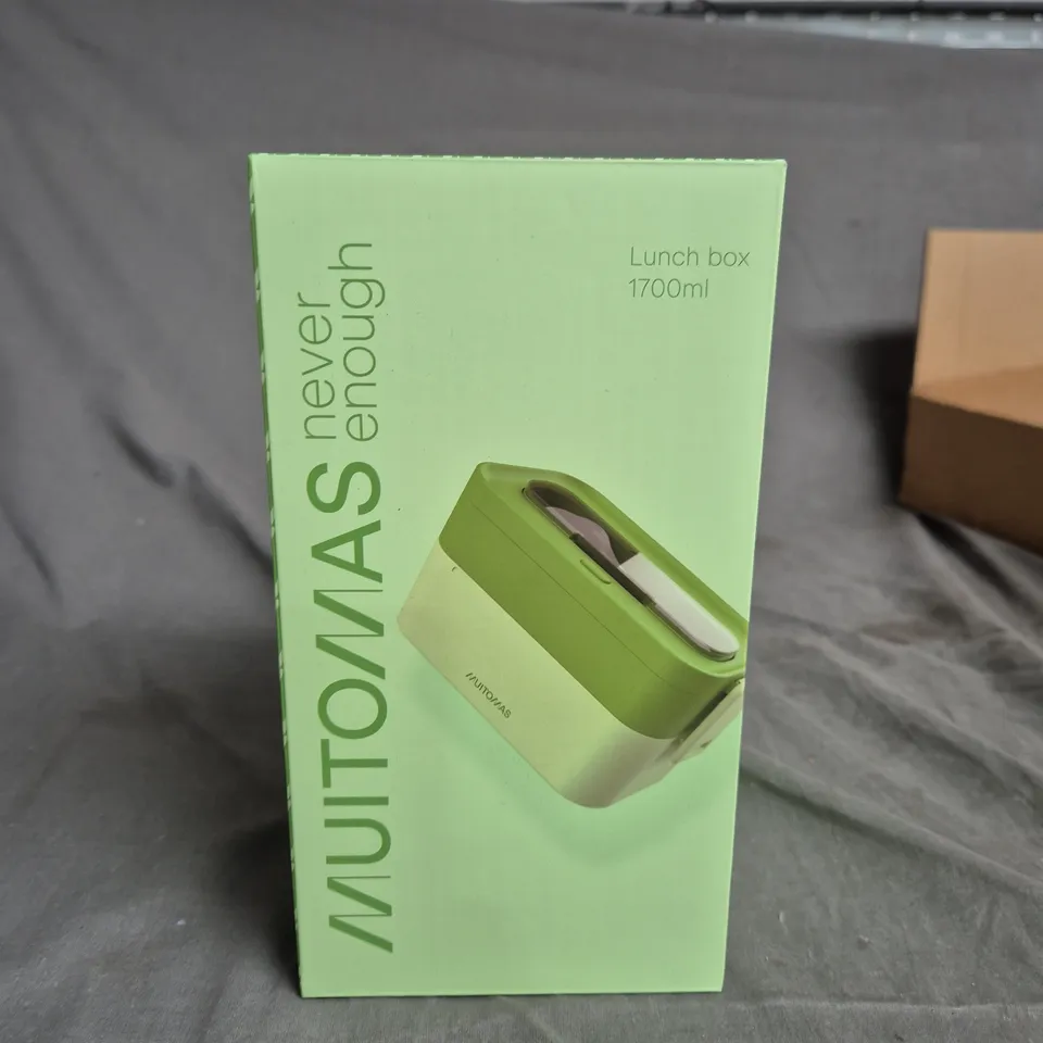 MUITOMAS GREEN LUNCH BOX WITH INTEGRATED CUTLERY, 1700ML
