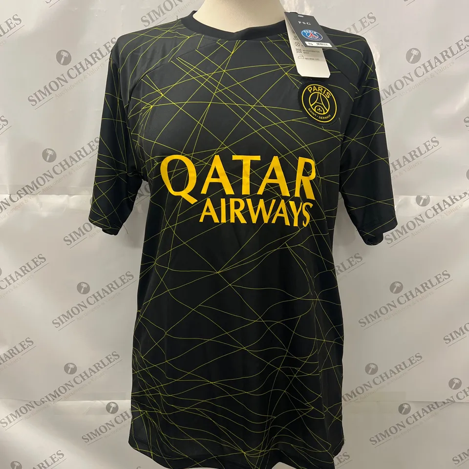PSG ‘MBAPPE 7’ SHORT SLEEVED T SHIRT IN BLACK SIZE S