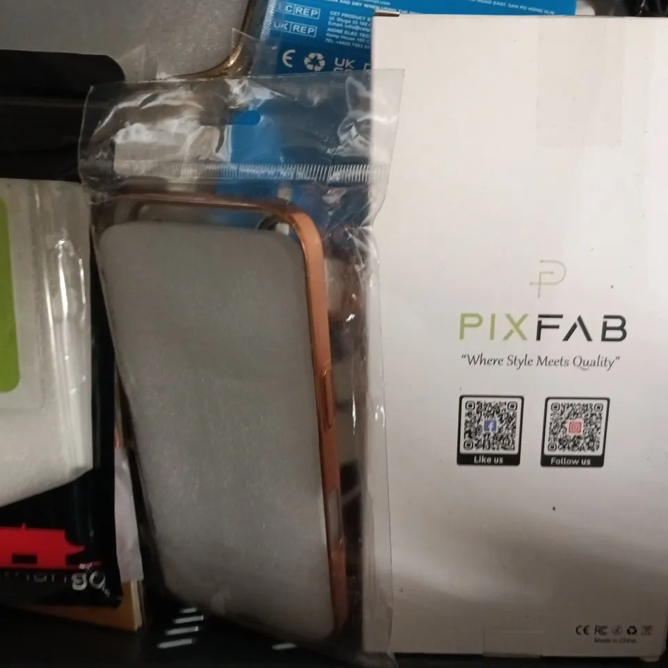 APPROXIMATELY 10 ASSORTED HOUSEHOLD ITEMS TO INCLUDE PHONE CASES AND PROTECTORS, VARIOUS CABLES, ETC