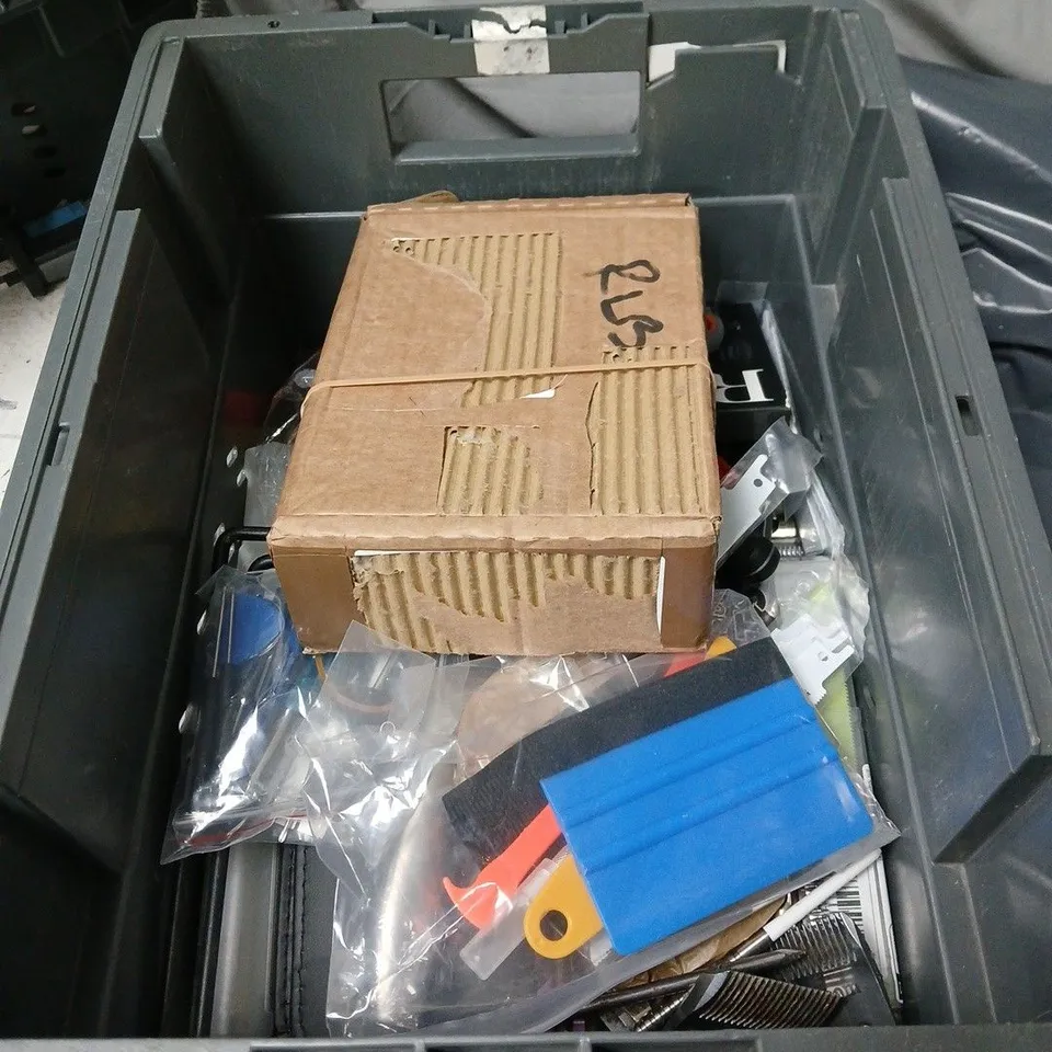 APPROXIMATELY 15 ASSORTED HOUSEHOLD ITEMS TO INCLUDE DARTS SET, 5 IN 1 SCISSORS, SECATEURS ETC 