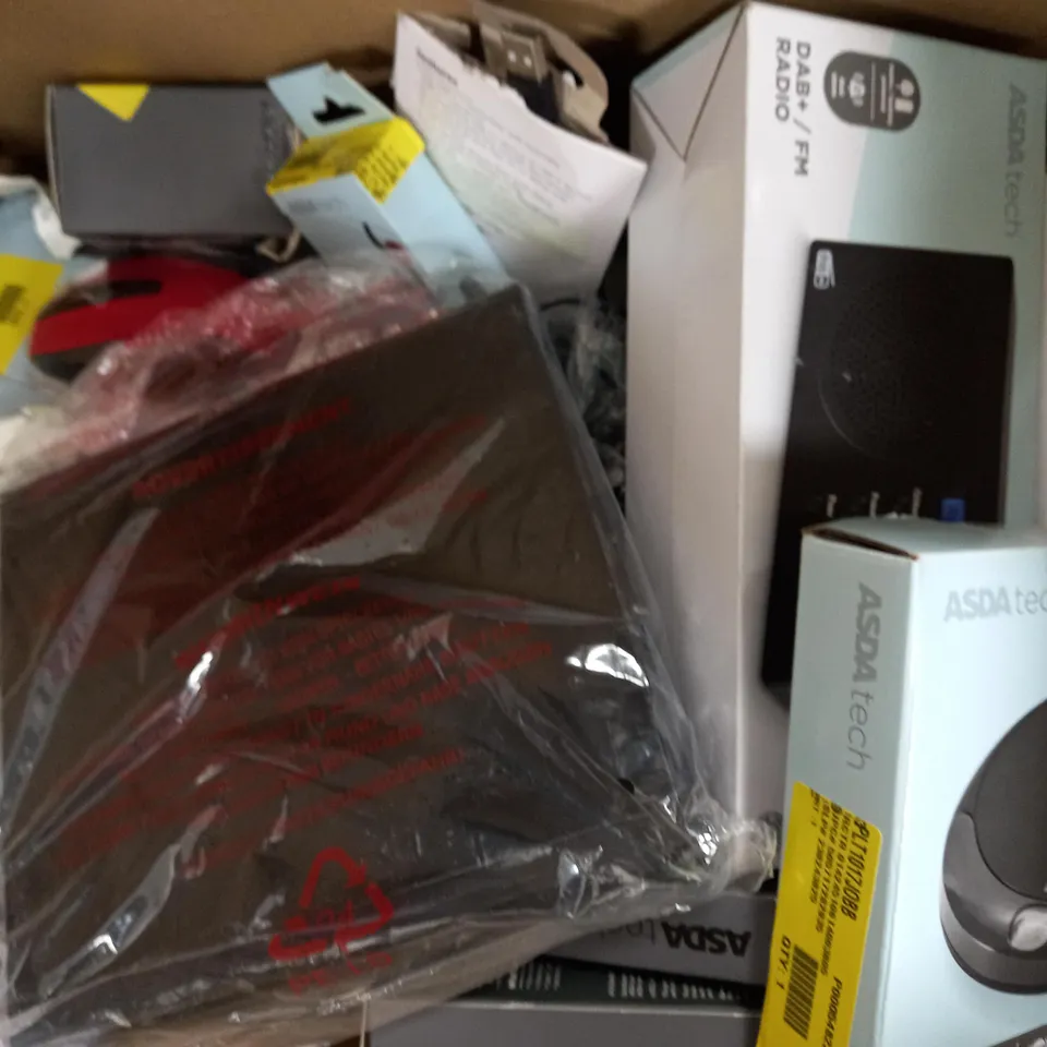 APPROXIMATELY 20 ASSORTED ITEMS TO INCLUDE DAB RADIO, WIRELESS MOUSE, LANDLINE PHONE ETC. 