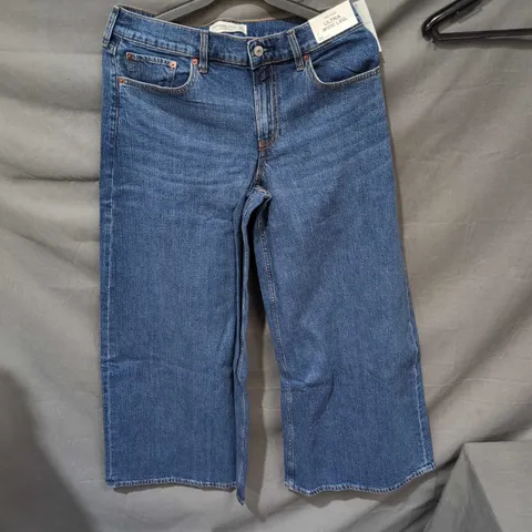 ABERCROMBIE & FITCH MID RISE ULTRA WIDE LEG JEANS – UK 28 SHORT, BLUE DENIM