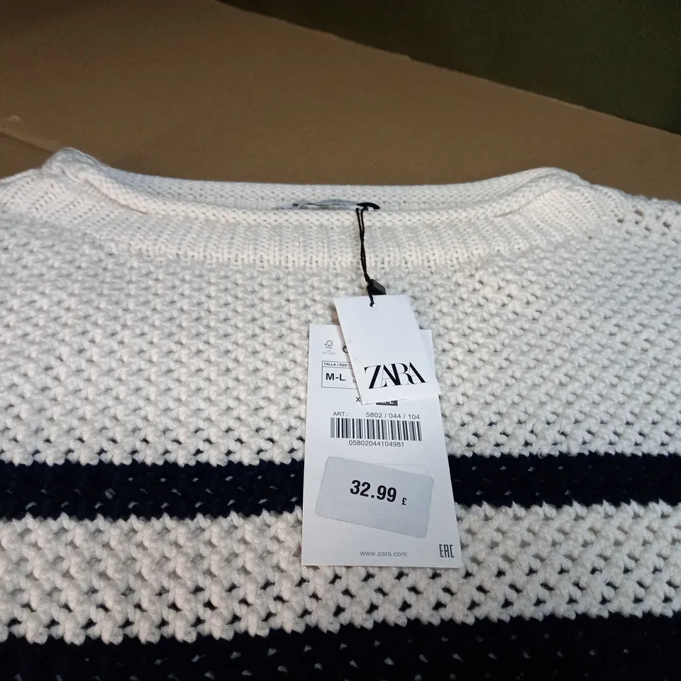 ZARA WHITE/NAVY CREW NECK KNITTED JUMPER - M/L
