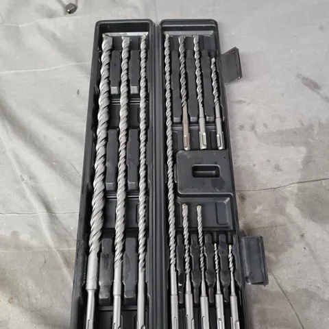 ASSORTED DRILL BIT SET IN PLASTIC CASE