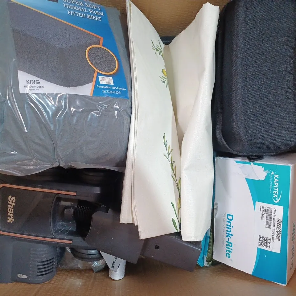 BOX OF APPROXIMATELY 20 ASSORTED HOUSEHOLD ITEMS TO INCLUDE NIGHTZONE ORTHOPAEDIC CASE, VACUUM STORAGE BAGS, SERING DISH, ETC