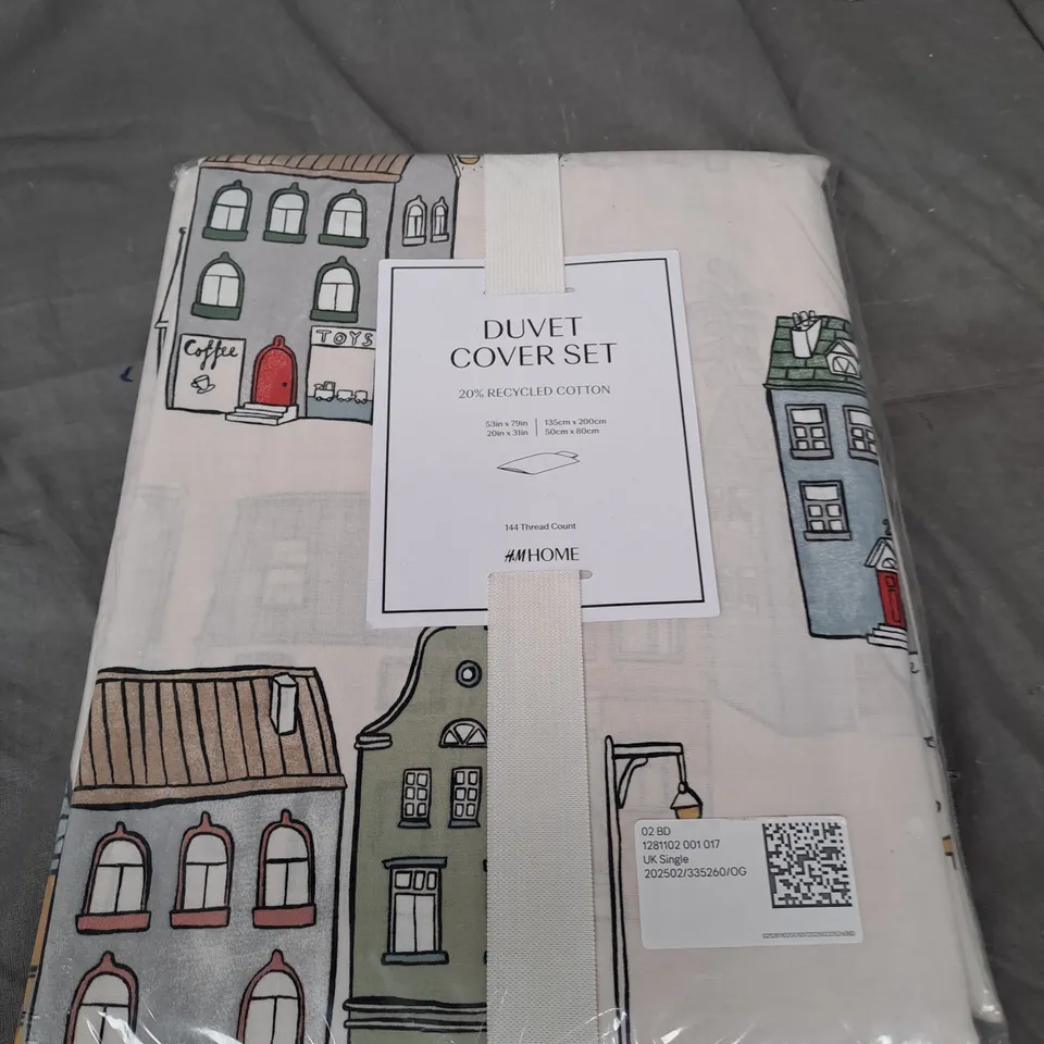 H & M DUVET COVER SET - CITY LIFE DESIGN - CREAM - SINGLE