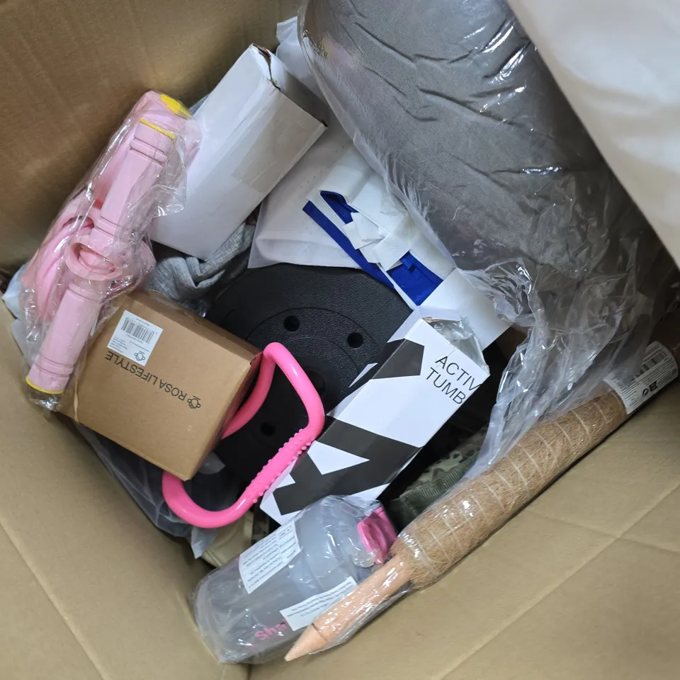 BOX OF APPROXIMATELY 15 ASSORTED ITEMS TO INCLUDE - STRECHING BAND , SILENT NIGHT MATTRESS PROTECTOR ETC