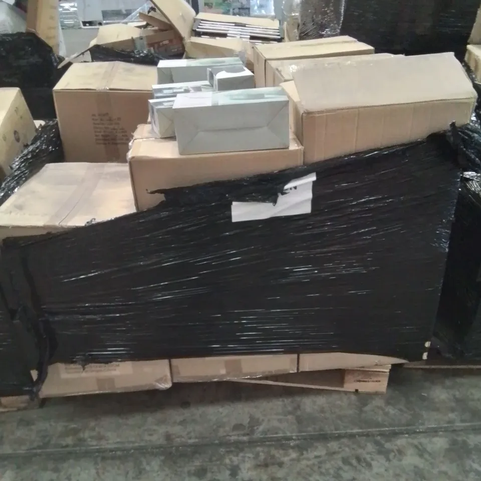 PALLET OF VARIOUS ELECTRICAL AND PLUMBING PARTS AND FITTINGS TO INCLUDE: PORTABLE BLUETOOTH SPEAKERS, WHITE NOISE MACHINE ALARM CLOCKS ETC