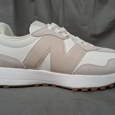BOXED PAIR OF NEW BALANCE 327 SHOES IN WHITE UK SIZE 6.5