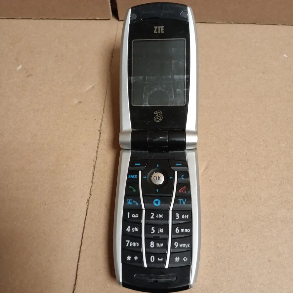 ZTE F866 MOBILE FLIP PHONE
