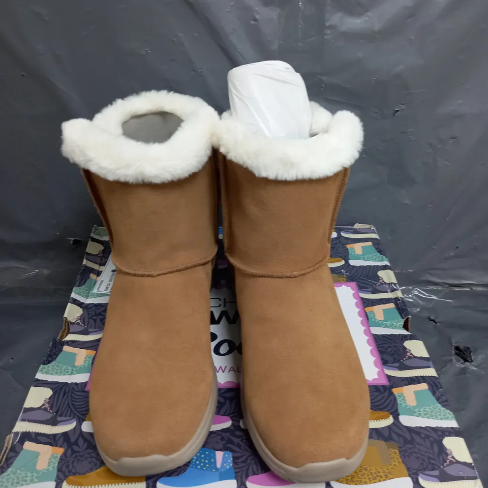 BOXED PAIR OF WOMENS SKECHERS GO WALK BOOTS SIZE 7