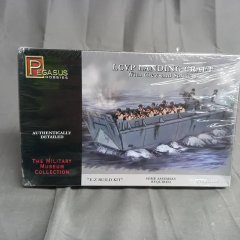 SEALED LCVP LANDING CRAFT WITH CREW AND SOILDERS - 1/72 SCALE