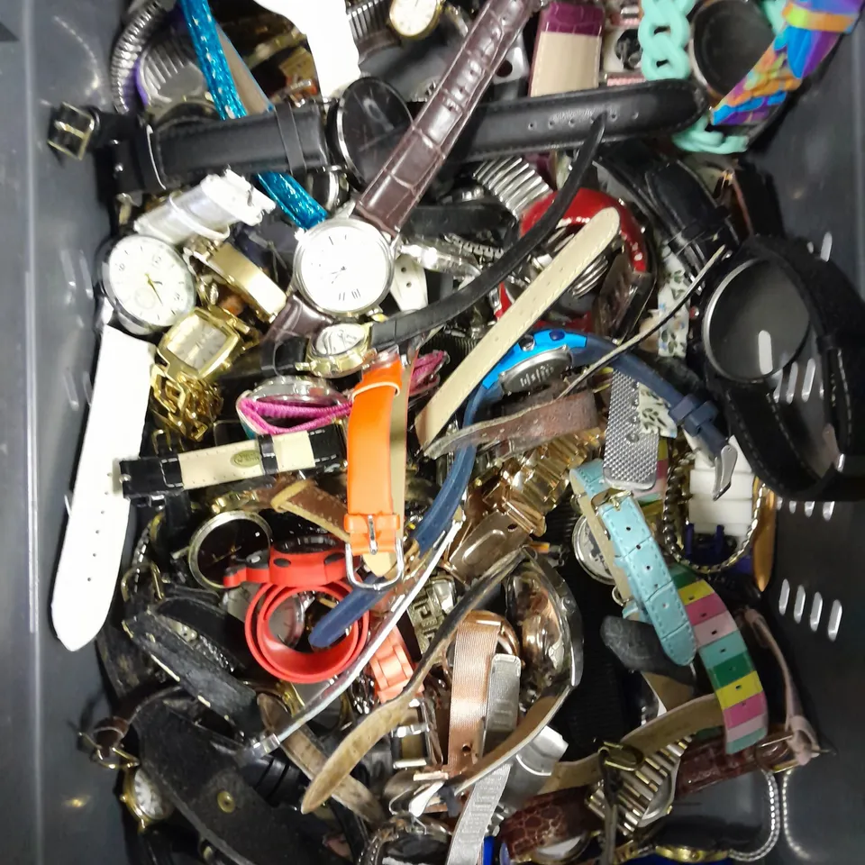 LARGE ASSORTMENT OF LOOSE LADIES & MENS WATCHES FROM VARIOUS BRANDS 
