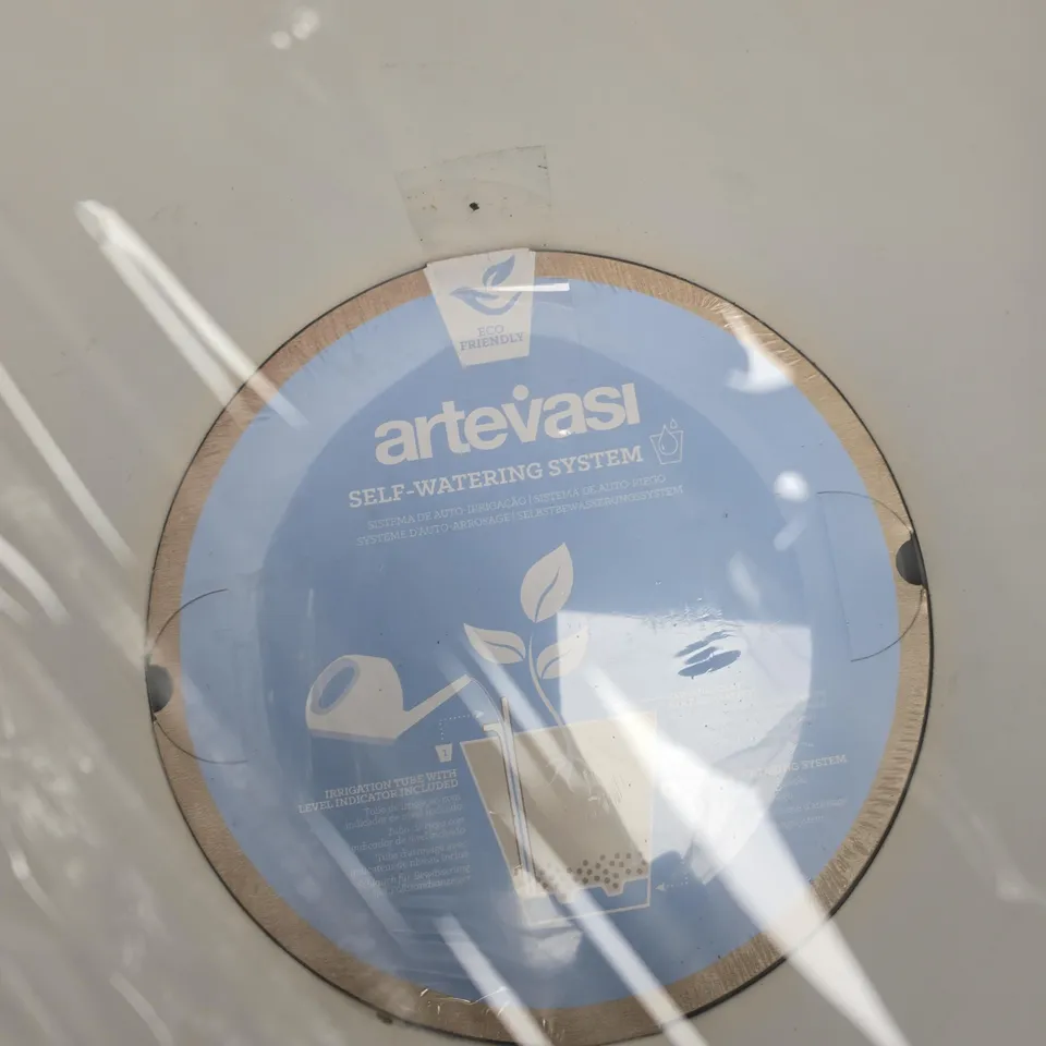 6 ARTEVASI SELF-WATERING SYSTEM PLANTER KIT – WHITE