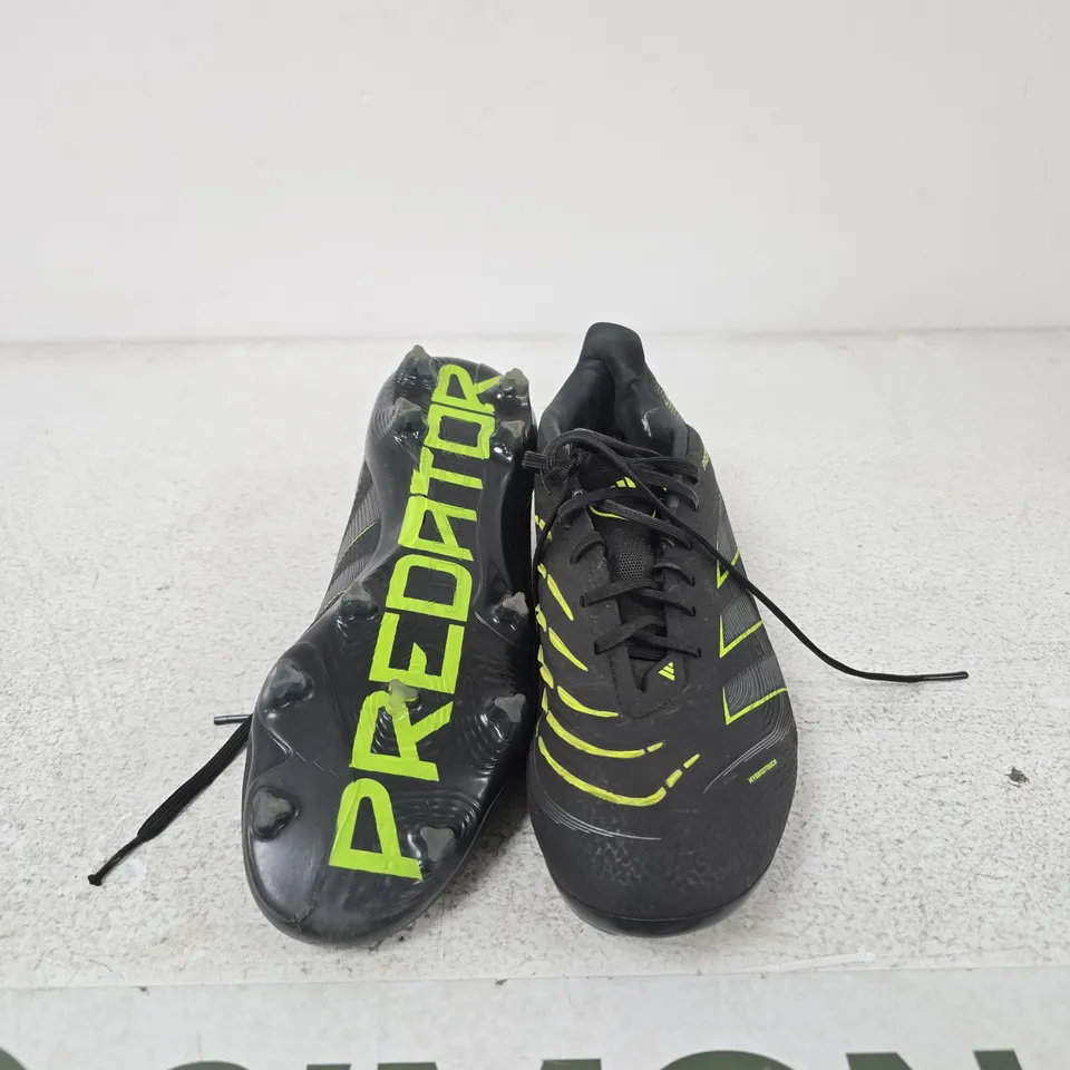 ADIDAS PREDATOR FOOTBALL BOOTS – UK 5 (US 6) – BLACK WITH NEON