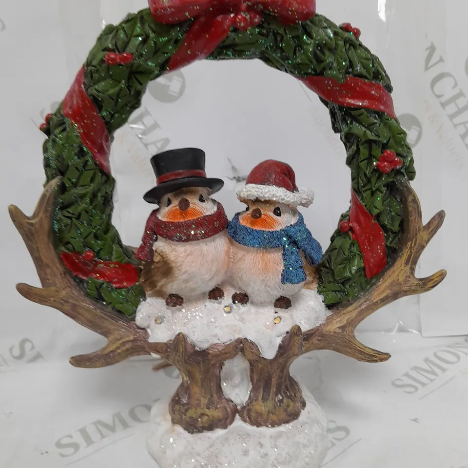 FESTIVE PRE-LIT DECORATIVE ROBIN WREATH