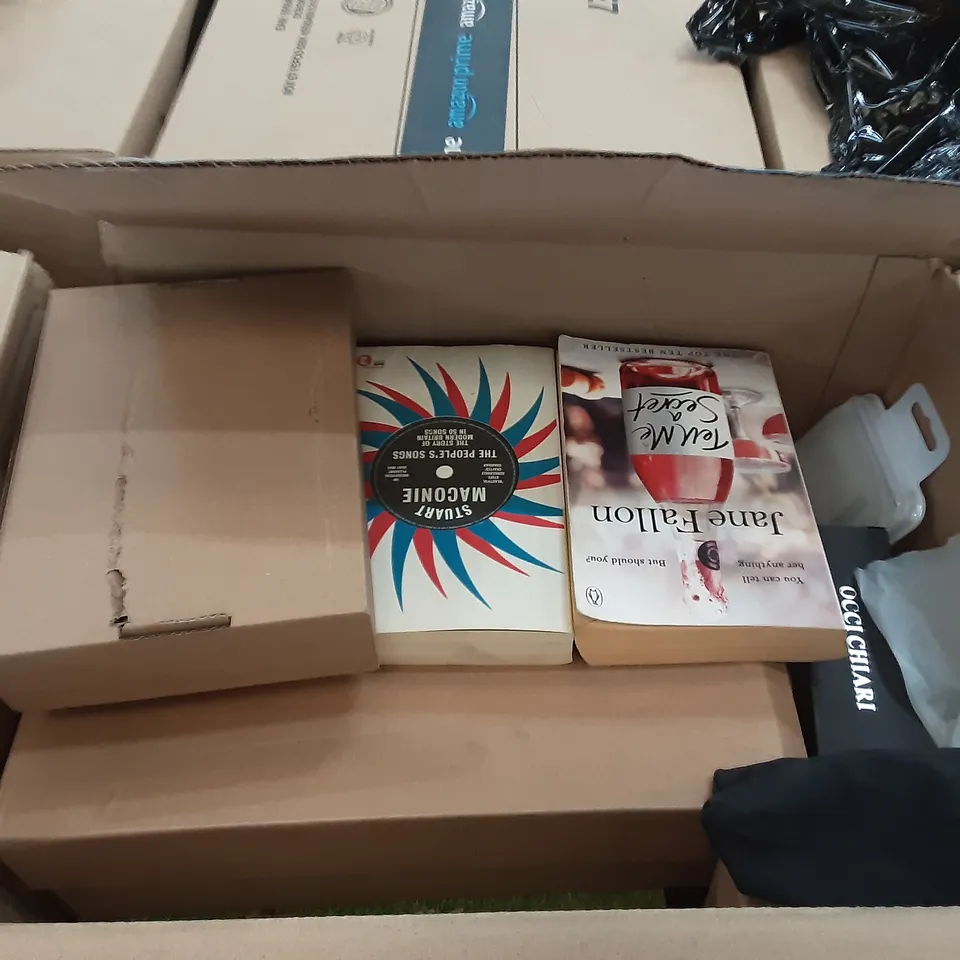 PALLET OF ASSORTED HOMEWARE ITEMS TO INCLUDE BOOKS, CALENDARS, STORAGE BOXES ETC