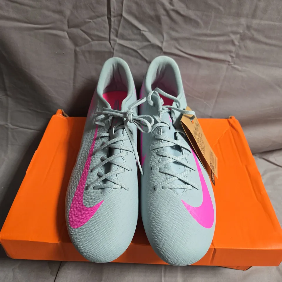 BOXED PAIR OF NIKE ZOOM VAPOR 16 ACADEMY FOOTBALL BOOTS - UK SIZE 10